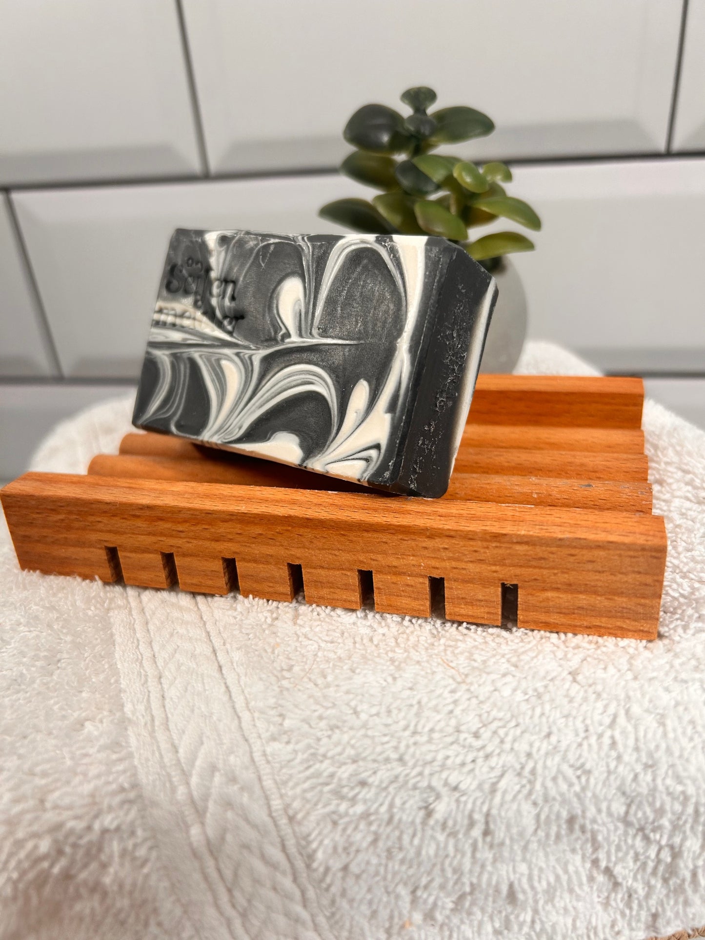 Herbe Duftseife aus Sheabutter "Blackwood"  Sonderedition
