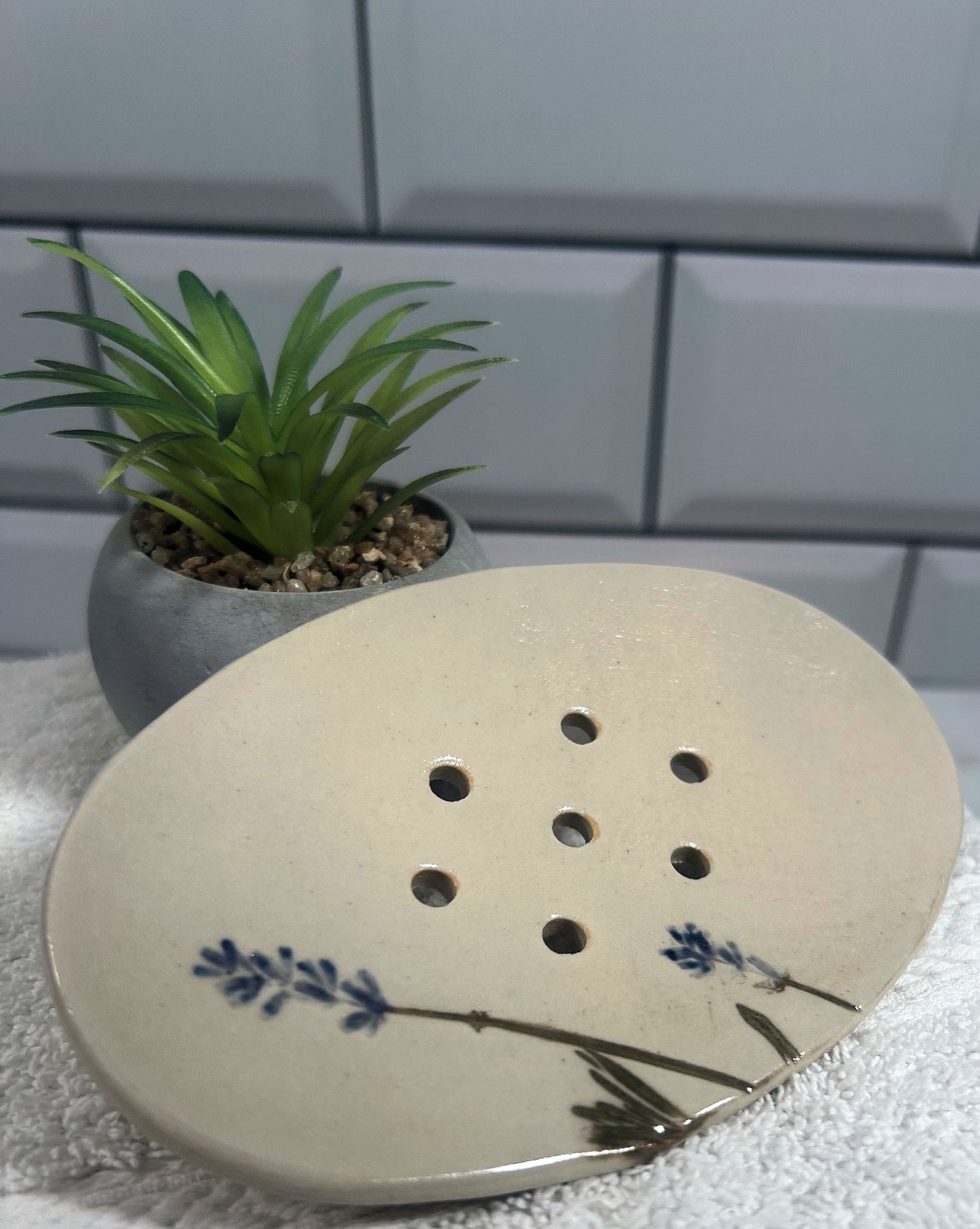 Seifenschale aus Keramik Lavendel