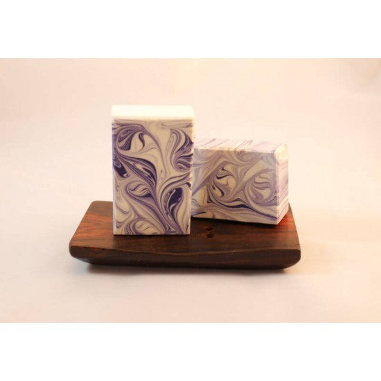 Zwei Stücke Olibaba Lavendel Seife, Seidenzusatz für glatte Haut, herber Lavendelduft, pflegende und reinigende Wirkung